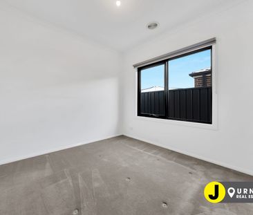 Stylish Family Living with Solar in a Convenient Clyde Location - Photo 4