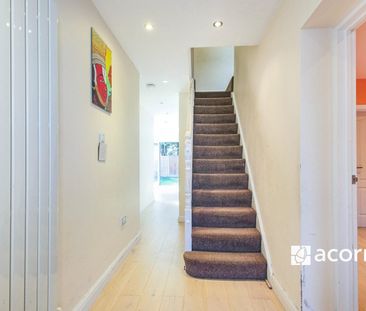 Semi-detached House to rent - Okehampton Crescent, Welling, DA16 - Photo 6