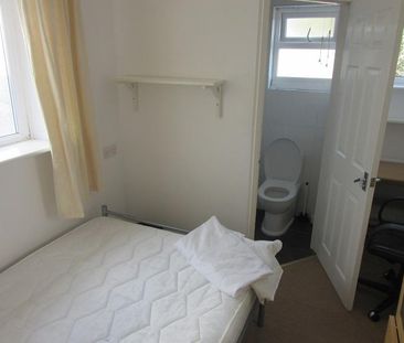 4 bedroom terraced house to rent - Photo 4