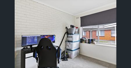 A Natural Position! - Photo 2