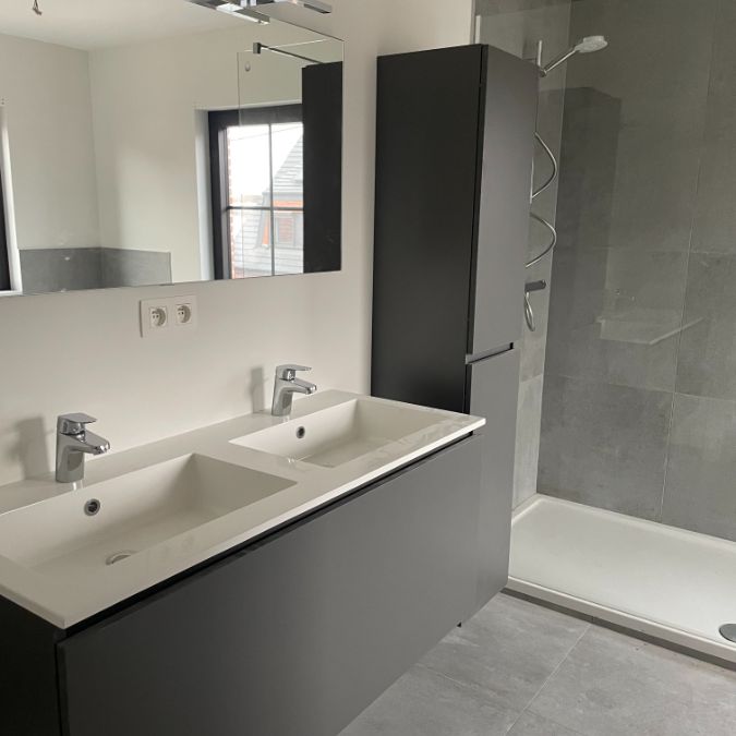 Drie slaapkamer EENGEZINSWONING met garage & tuin - Foto 1