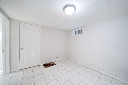 For Lease - 5 Claresholme Drive, Toronto, Ontario - Photo 5