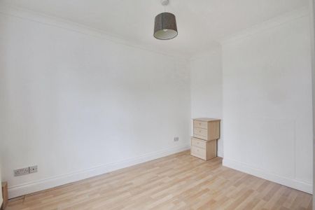 3 bedroom apartment to rent - Photo 5