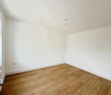4 bedroom terraced house to rent - Photo 3
