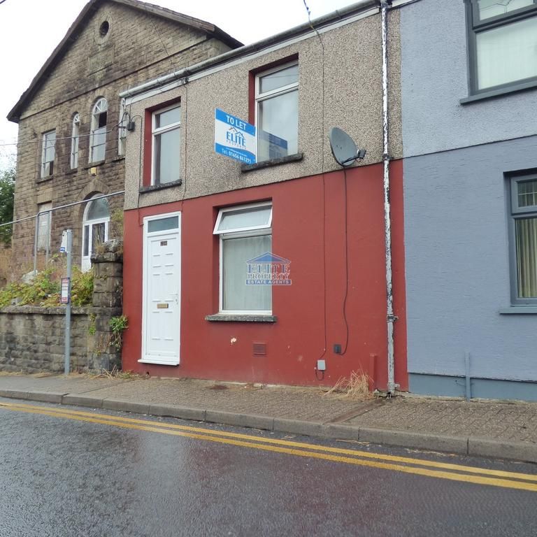 3 bedroom end of terrace house to rent - Photo 1