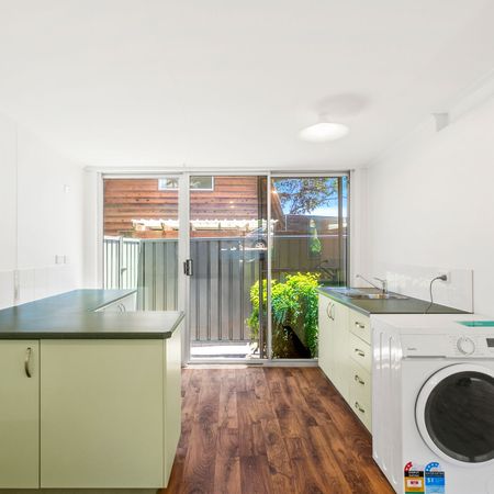 Studio Apartment - Utilites Included - Photo 3