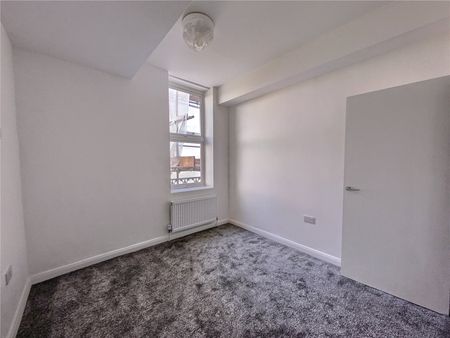 5 bed apartment to rent in Newcomen Terrace, Redcar, TS10 - Photo 2