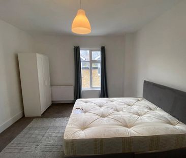 House to rent - Photo 2