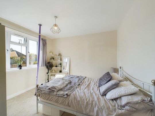 4 bedroom detached bungalow to rent - Photo 1