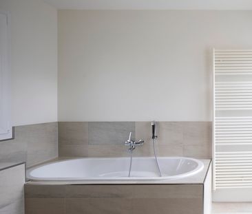 Sonnige, helle Designer-2-Zimmer-Wohnung mit Seesicht - Photo 6