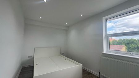 6 bedroom semi-detached house to rent - Photo 3