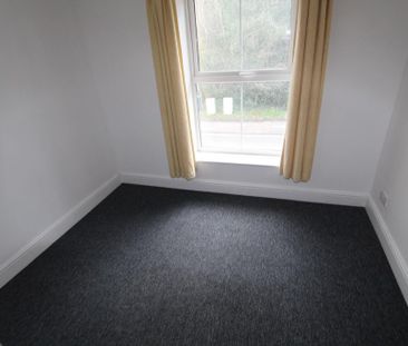 2 bedroom semi-detached house to rent - Photo 2