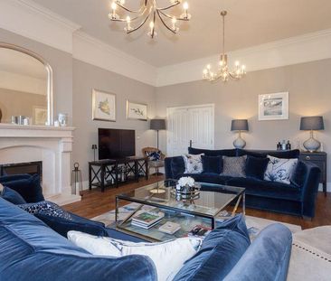 2 bedroom mews to rent - Photo 1