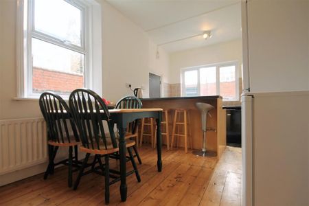 4 bedroom terraced house to rent - Photo 4