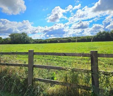 Hewers Close, Wanborough, SN4 - Photo 1