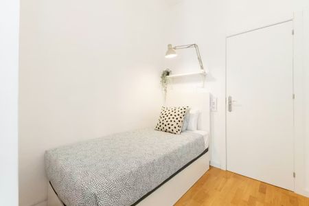 Rambla de Prat, Barcelona, Catalonia 08012 - Photo 5