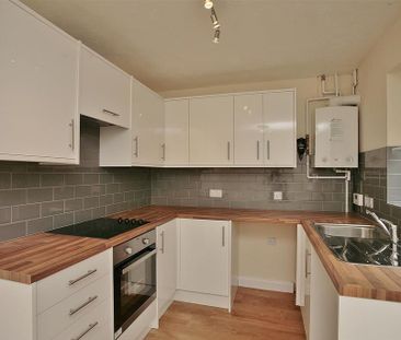 3 bedroom detached house to rent - Photo 3