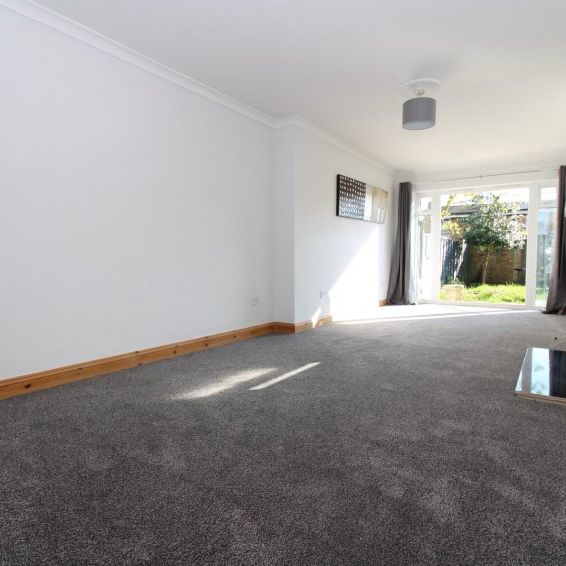 Ridgeway, Stevenage, Hertfordshire - Photo 1