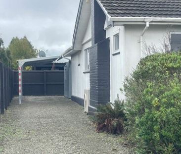 Freshly Renovated 2-Bedroom Cottage on Holmes Street - Photo 6