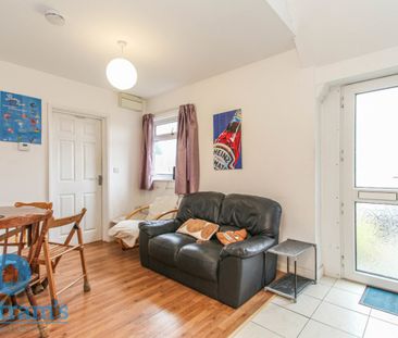 5 bed Detached House for Rent - Photo 1