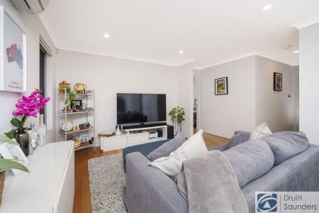 Fantastic Modern Apartment in Great Location - Photo 2