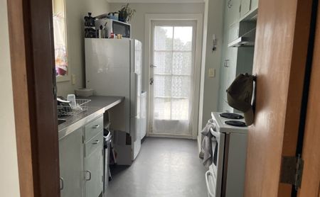 Comfortable Living in the Heart of Burnside - Photo 2