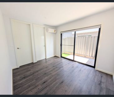 5/69 Danwview Crescent, Roxburgh Park, Vic 3064 - Photo 6