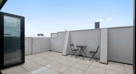 Spacious and Light Filled in the Historic George Court! - Photo 4