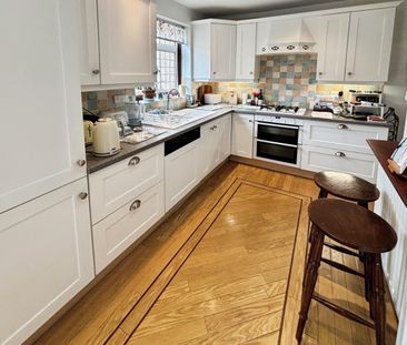 Gaynes Park Road, Upminster, RM14 - Photo 4