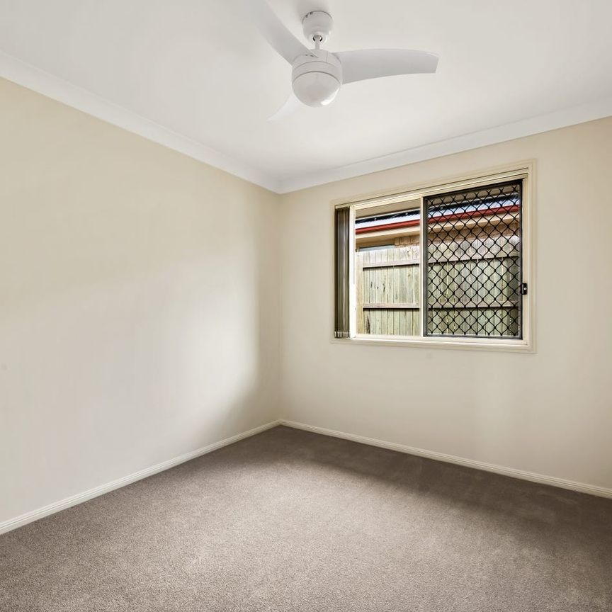 Large Family-Sized Home in Desirable Suburb! - Photo 1