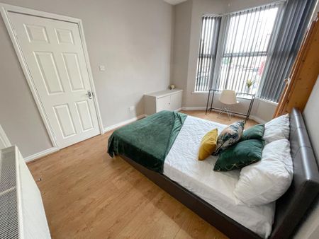 4 bedroom terraced house to rent - Photo 3