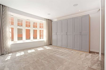 Fantastic 3 bedroom garden apartment, arranged over 2 floors with a private garden. - Photo 4