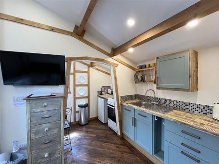 Detached bungalow to rent - Photo 2