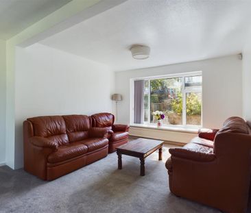 4 bedroom semi-detached house to rent - Photo 5