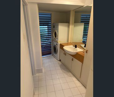 Bright and airy flat for a coastal lifestyle. - Photo 4