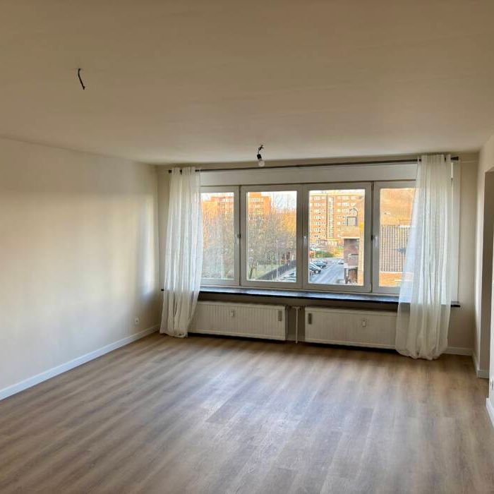 Volledig gerenoveerd appartement met 2 kamers te Frans Van Ryhovelaan - Photo 1