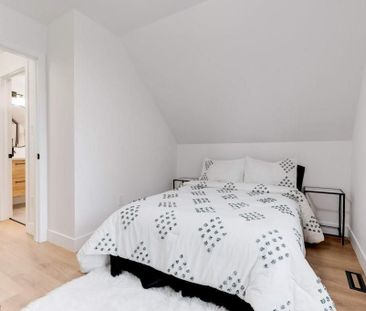 For Lease - 8 Whitfield Avenue, Hamilton, Ontario - Photo 5