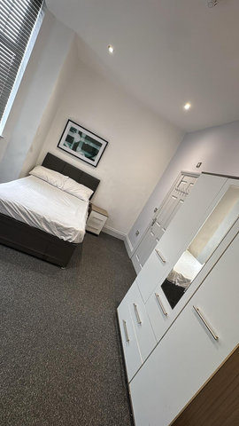 1 bedroom in a house share to rent - Photo 2