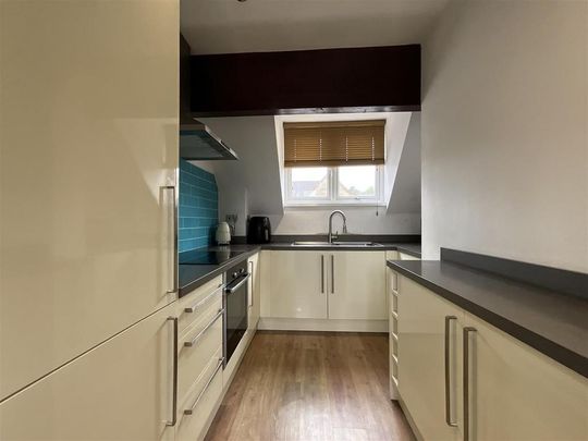 2 bedroom coach house to rent - Photo 1
