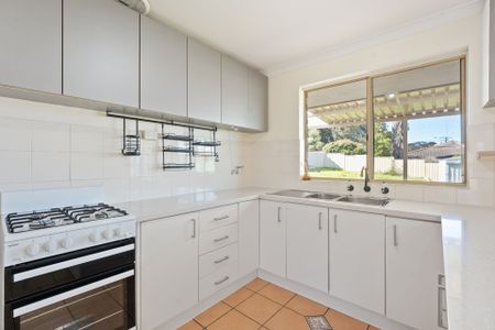 Three Bedroom Home in Orelia - Photo 4