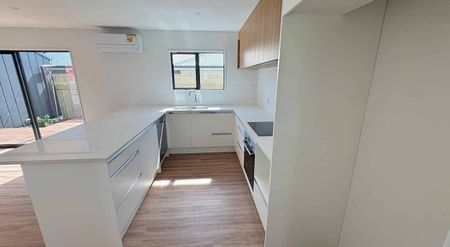 Brand new, ensuite in each bedroom. - Photo 4