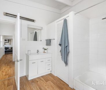 Versatile Victorian Elegance - 6 month lease - Photo 5