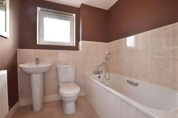 Longhorn Avenue, Gloucester, GL1 - Photo 1