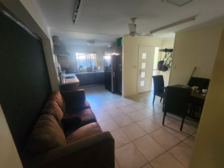 Ferny Grove - Photo 2