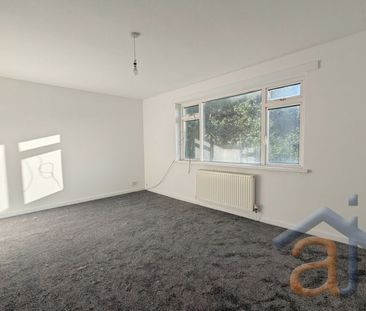 To Let – Warren Court, Westcliffe Road, Birkdale – Two Bedroom Apar... - Photo 1