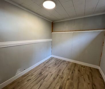 5 Bedroom House Near Terry Fox Elementary! - Photo 1