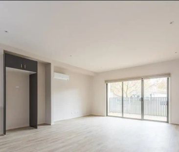 5/11 Troward Harvey Way, Craigieburn VIC 3064 - Photo 2