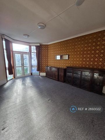 5 bedroom semi-detached house to rent - Photo 2