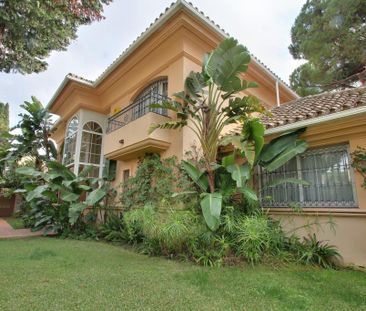 4 bedroom luxury Villa for rent in Estepona, Spain - Photo 5