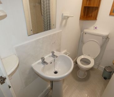1 bed Apartment - To Let - Photo 2